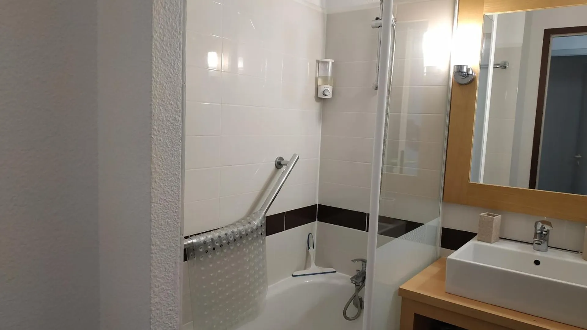 Appartement La Perle De L'Ocean, A Deux Pas De La Mer Sans Route A Traverser, Parking Prive, Piscine Arzon